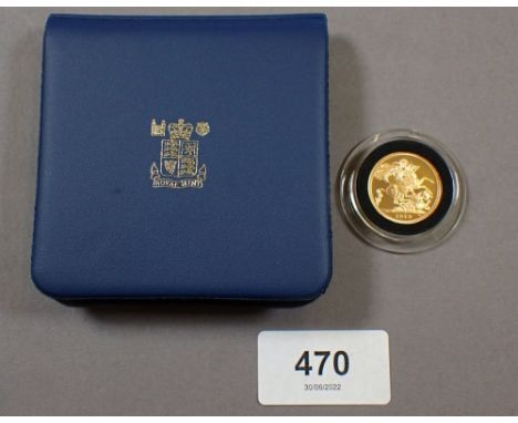 A gold sovereign 1979, London Mint, portrait by A Machin in Royal Mint presentation case - Condition: UNC 