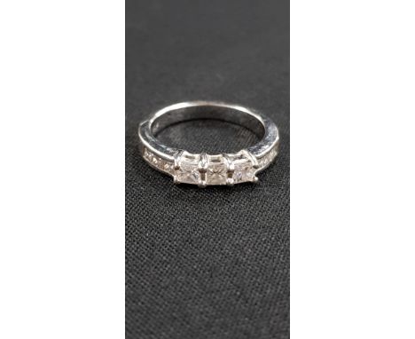 14CT WHITE GOLD 9 STONE DIAMOND RING