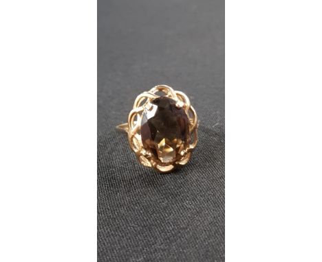 9 CARAT GOLD &amp; TOPAZ RING