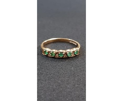 9 CARAT YELLOW GOLD &amp; EMERALD RING