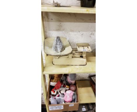 OLD KITCHEN SCALES