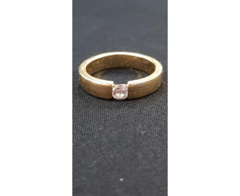 HEAVY 18 CARAT GOLD DIAMOND GENTS RING WITH CIRCA QUARTER CARAT OF DIAMONDS