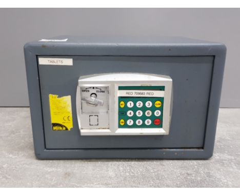 Small underbench digital and manual metal safe with key,       S.A.S