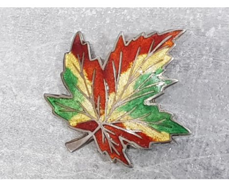 Silver and enamel Canadian maple leaf brooch 16.1g