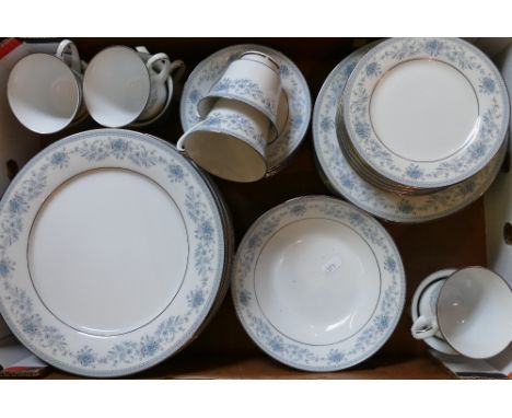 Noritake 'Blue Hill' pattern dinner service