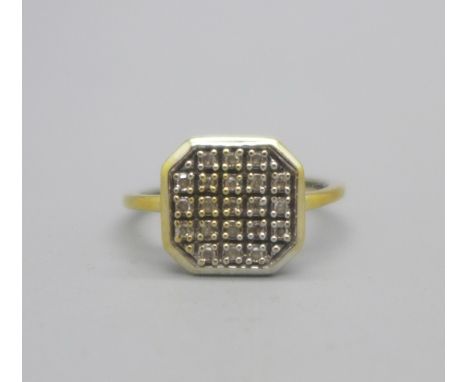 A 9ct gold, twenty-one stone diamond ring, 2.1g, M 