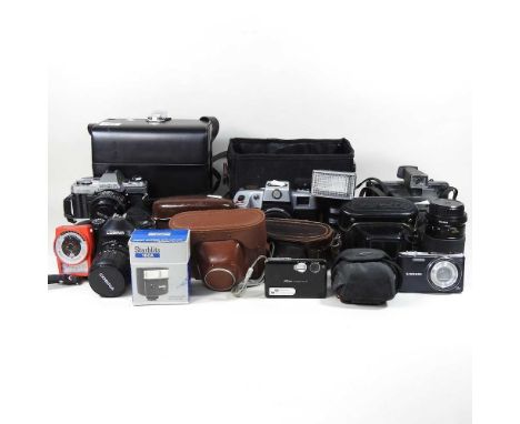 A collection of vintage cameras and equipment, to include Comet, Kodak and Paxina