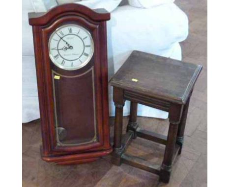 Modern wall clock and small stool. Condition report: see terms and conditions