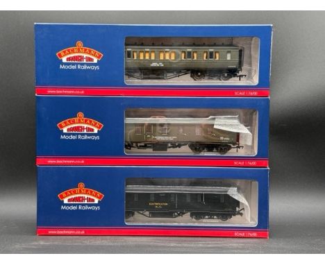 A rake of three OO Bachmann Coaches each boxed and appearing unopened, Made in China (700g)Bachmann Branchline 34-253 Period 