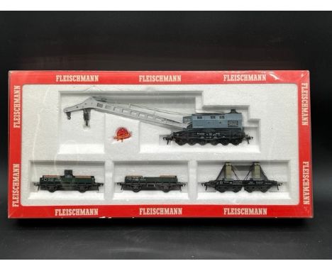 Fleischmann 5597 Breakdown Crane Set in DB Livery(750g)Has been removed from tray previously but no dust and Good condition C