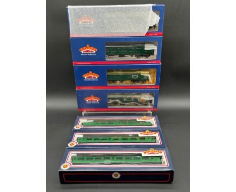A rake of 7 OO gauge Bachmann BR Southern Railway Green coaches in boxes(1000g)Bachmann Branchline 39-253 Mk1 RFO restaurant 