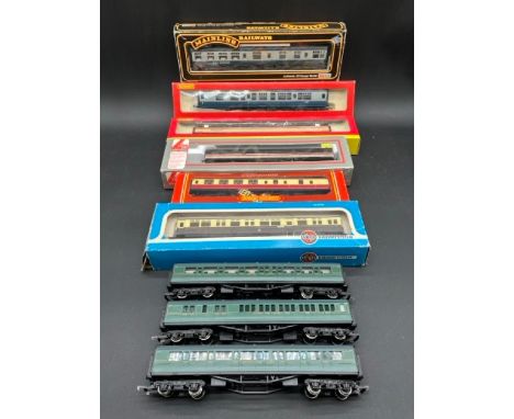 A mixed Lot of OO gauge 9 coaches(1900g)Hornby R4110A Mk1 CK corridor composite in BR blue & grey W16201 - GoodMainline 37113