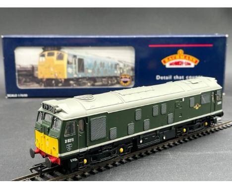 Bachmann Branchline 32-325 Class 25/1 D5211 in BR Green - Tested Runner(550g) Condition: Locomotive - GoodBox - Good