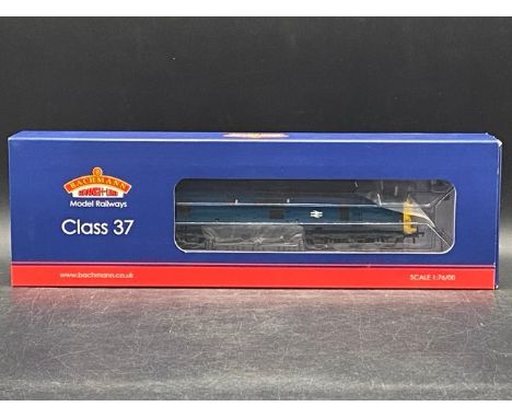 Bachmann Branchline 32-781A Class 37/0 37034 in BR Blue with Split Head Code (weathered)(800g)From collection that appears no