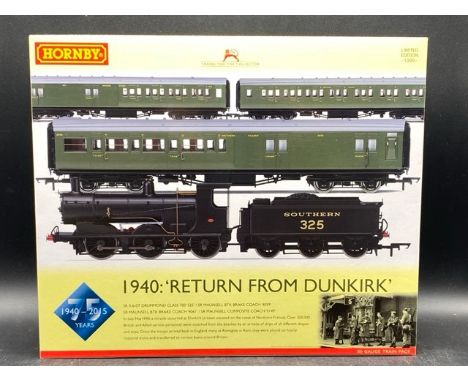 Hornby R3302 '1940: Return from Dunkirk' 75th Anniversary Train Pack with 700 class 0-6-0 325 in Southern black with 3 Maunse