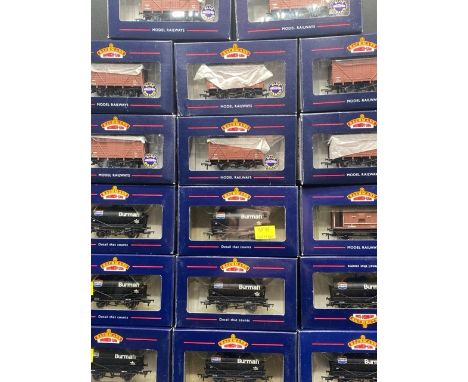 17 Bachmann boxed OO gauge Rolling stock(1500g)Bachmann Branchline 33-804 20 ton brake van in BR brown livery E178500Bachmann