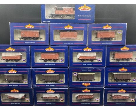 16 Bachmann boxed OO gauge Rolling stock(1500g)Bachmann Branchline 38-160 12 ton planked vent van B762361 in BR bauxite (earl