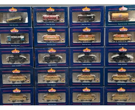20 OO gauge Bachmann Tank wagons each boxed(2000g)Bachmann Branchline 37-679 14 Ton tank wagon with large filler "BP" (4)Bach