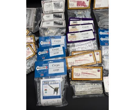 20 Dapol OO/HO Scale Plastic Kits As new in packaging & 3 Opened packs.(1400g). (23)2 x CO12 Station Accessories1 x Windmill3