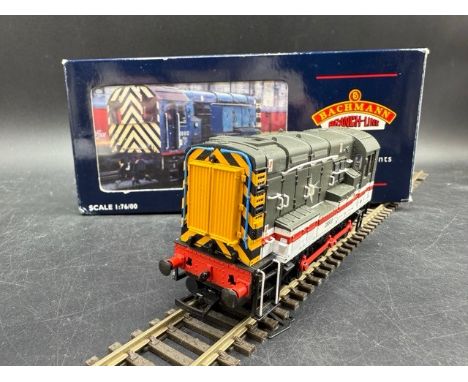 Bachmann Branchline 32-105 08 Diesel Shunter. 08800 Intercity. Tested Runner. (400g)Loose piece, see photo. Condition: Loco -