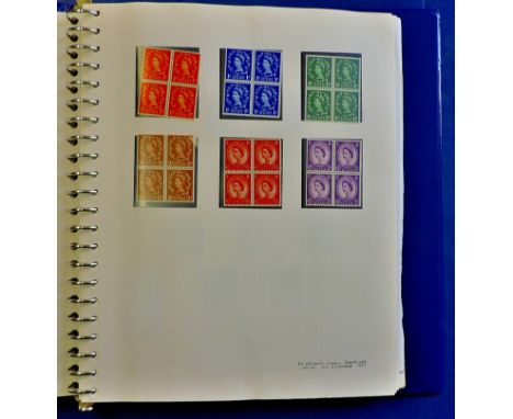 Great Britain - 1952-2005  A good collection in mounts in a Swing-o-ring album.  Mint and used with good Wildings and Machin 