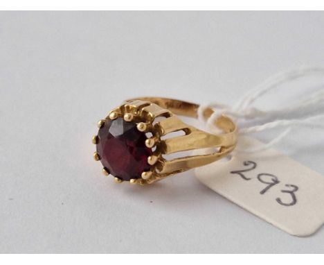 A Gents Garnet Ring, 18Ct, Size M, 4.3 G.