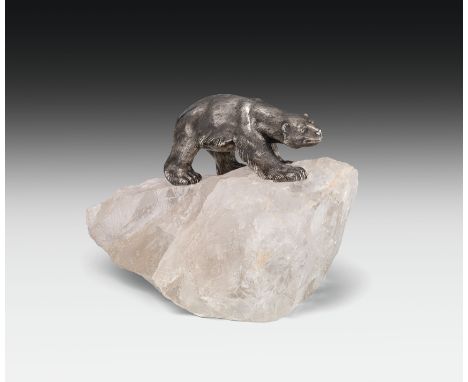 Bär auf BergkristallSilber, Bergkristall; gemarkt: russisches Beschauzeichen und Herstellermarke wohl Karl Fabergé (siehe: Ve