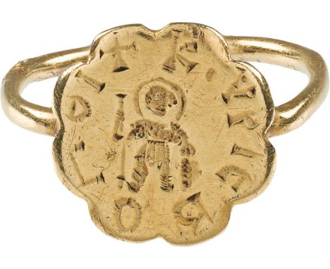 Byzantinischer GoldringGold; gehämmerter Ring mit achtblättriger Ringplatte; im Zentrum wohl der Heilige Georg mit Heiligensc