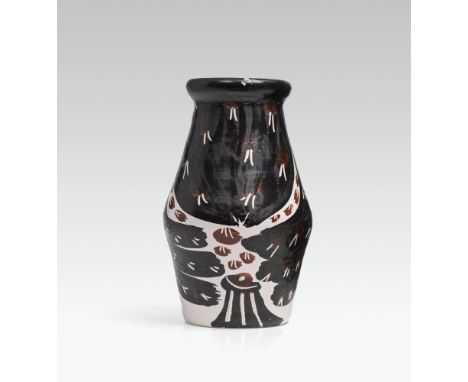 Pablo Picasso"Hibou marron noir (A.R. 123)"1951Keramik, bemalt und glasiertH. 29,8 cmIm Fuß bezeichnet: Edition PicassoPräges