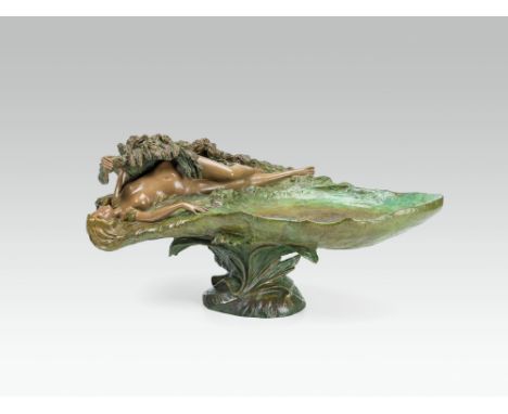 Große Schale mit LiegenderN. Simon für Goldscheider, Paris, um 1900Bronze, kaltbemalt; auf der Oberseite signiert: "Zemans"; 