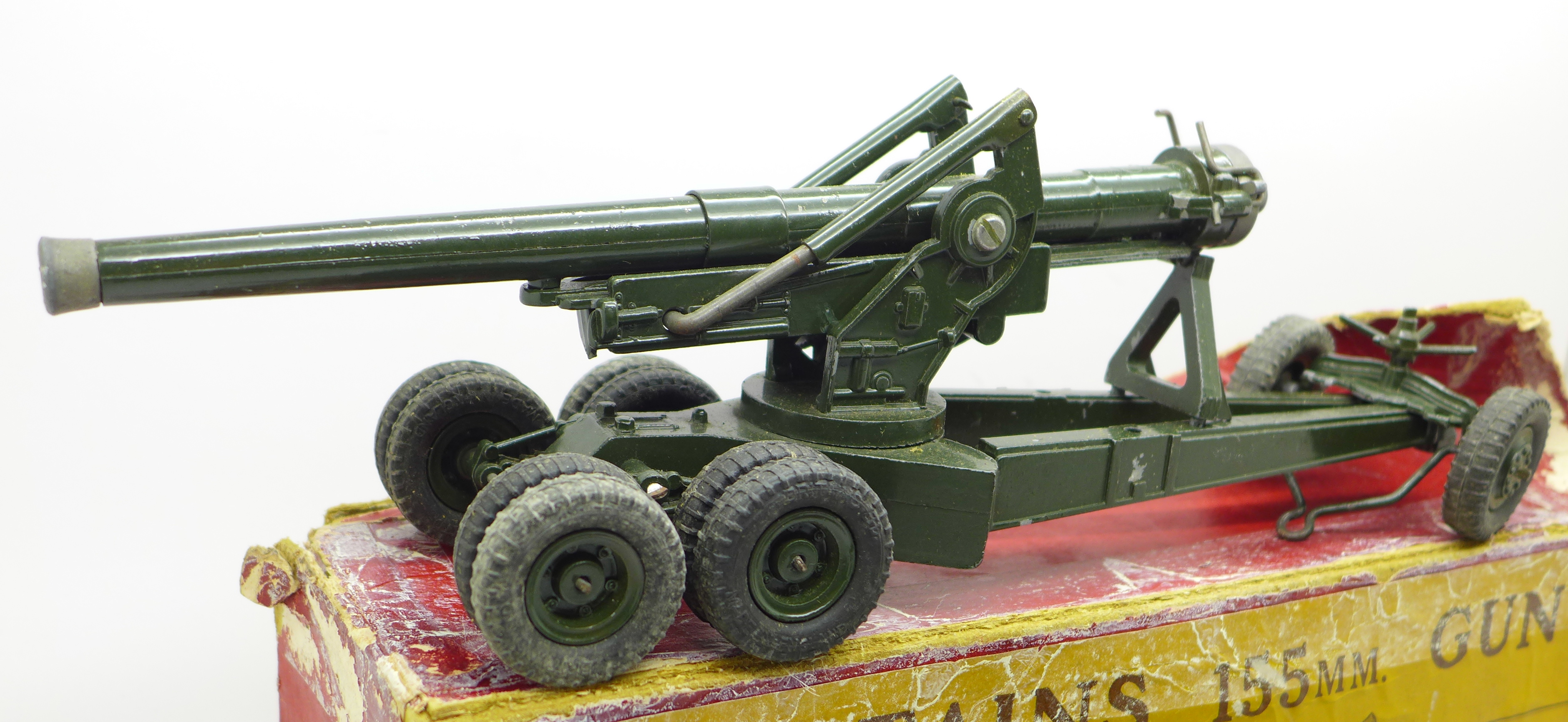 A britains 2064 155mm gun | Hartleys Auctioneers & Valuers