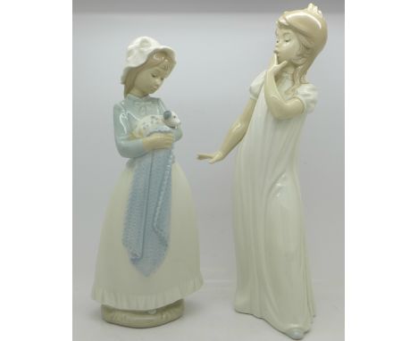 Two Nao figures