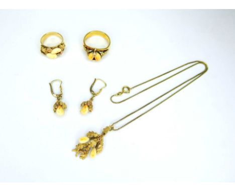   Grandelschmuck-Set  14 K Gelbgold. Das Konvolut besteht aus 5 Teilen, darunter 1 Herrenring, inwendig „Martha 5.5.67“ gewid