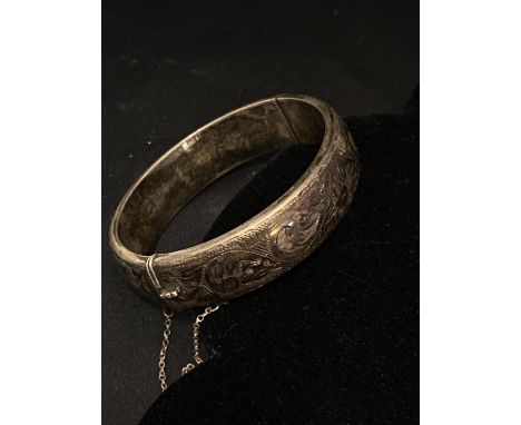 A hallmarked silver bangle 26.94g 