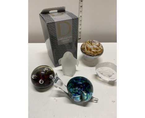 A selection of assorted paperweights including Dartington, Caithness, Wedgwood etc, shipping unavailable