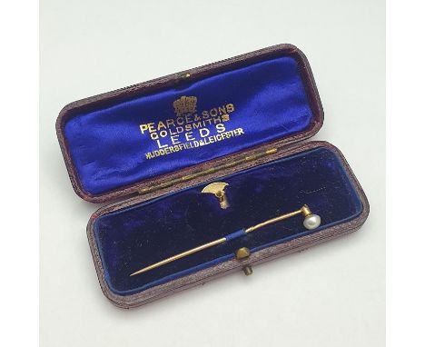 A antique 14ct gold stick pin &amp; stud in original case. 