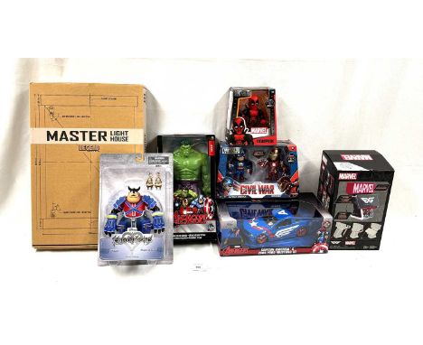 Selection of Marvel Collectables including 12" Hulk figure, Metals Die-cast Captain America &amp; Iron Man twin pack, Die-cas