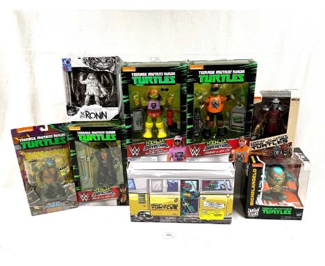 Selection of modern Teenage Mutant Ninja Turtles figures and box-set including NECA Eastman &amp; Laird's Claw Shredder, PX T