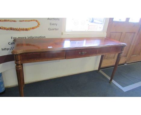 A console table. ****Condition report**** 138cm x 41cm x height 68.5cm