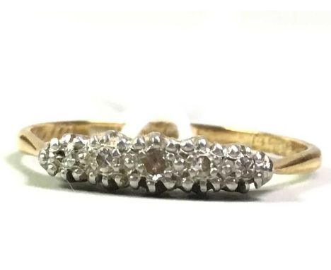 DIAMOND FIVE STONE RING, in nine carat goldQty: 2g