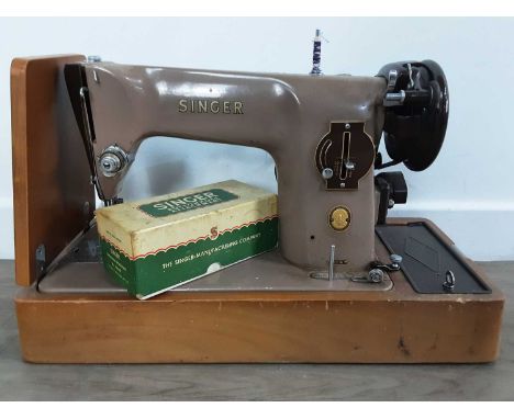 SIGNER SEWING MACHINE, MODEL 201K in fitted case