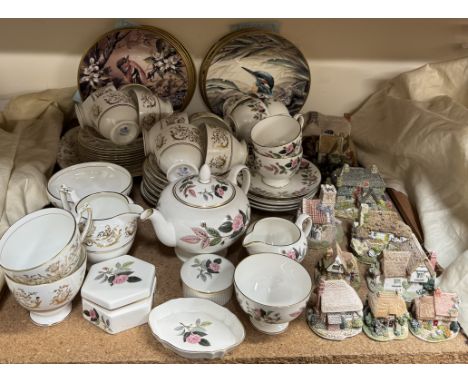 A Coalport Allegro pattern part tea service together with a Wedgwood bone china part tea service, bird collectors plates and 