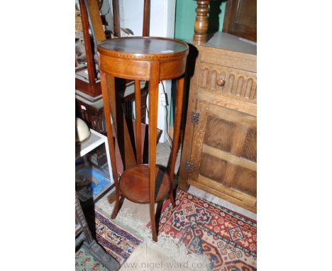 An Edwardian Mahogany plant/lamp Table having lightwood stringping, 12'' diameter x 36 1/2'' high