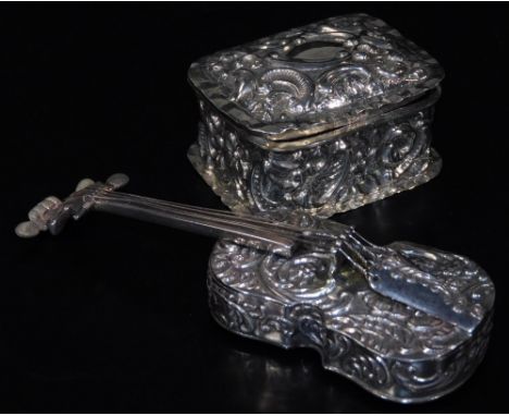 A Continental snuff box in the form of a cello, 8cm W, and an Edwardian silver patch box of shaped form, Birmingham 1904. (2)