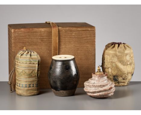 A RARE PAIR OF RAKU CHAIRE (TEA CADDIES)Japan, early Edo period (1615-1868)The first raku-ware, katatsuki form with itokiri, 