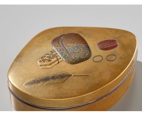 A GOLD LACQUER SHELL-FORM KOGO (INCENSE BOX) AND COVER WITH TEA CEREMONY UTENSILS (CHADOGU)Japan, 19th century, Edo period (1