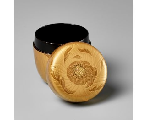TARAKUSAI: A LACQUER NATSUME (TEA CADDY) WITH KIKUBy Tarakusai, signed TarakusaiJapan, late 20th centuryOf typical form with 