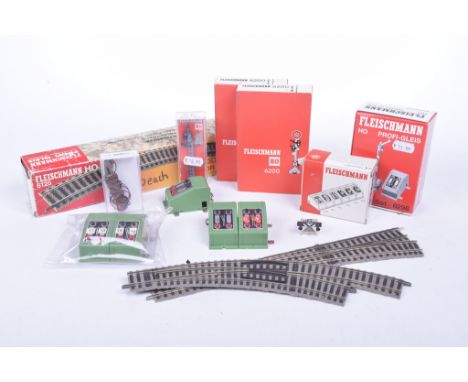 A box containing a large quantity of HO gauge accessoriesIncluding track, some in boxes by Fleischmann, also a quantity of bo