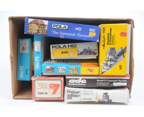 Twelve boxed H0 gauge accessory kits by various makersFive by Vau-Pe Nos. 8115, 8700 x two and 8720 x two, Lima engine shed, 