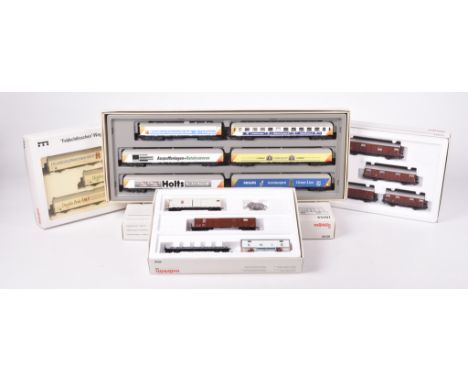 Six boxed Marklin HO gauge goods setsComprising 84785 beer wagon, 4898 x two circus wagons, 46273 post wagons, 45101 mixed go